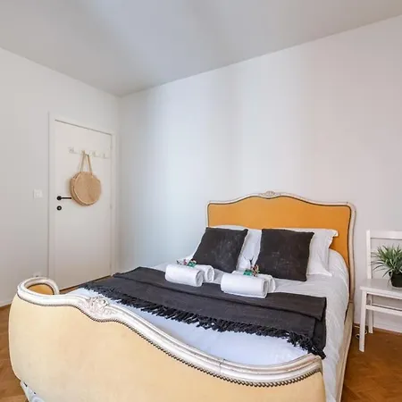 Cosy With Lateral Seaview In
